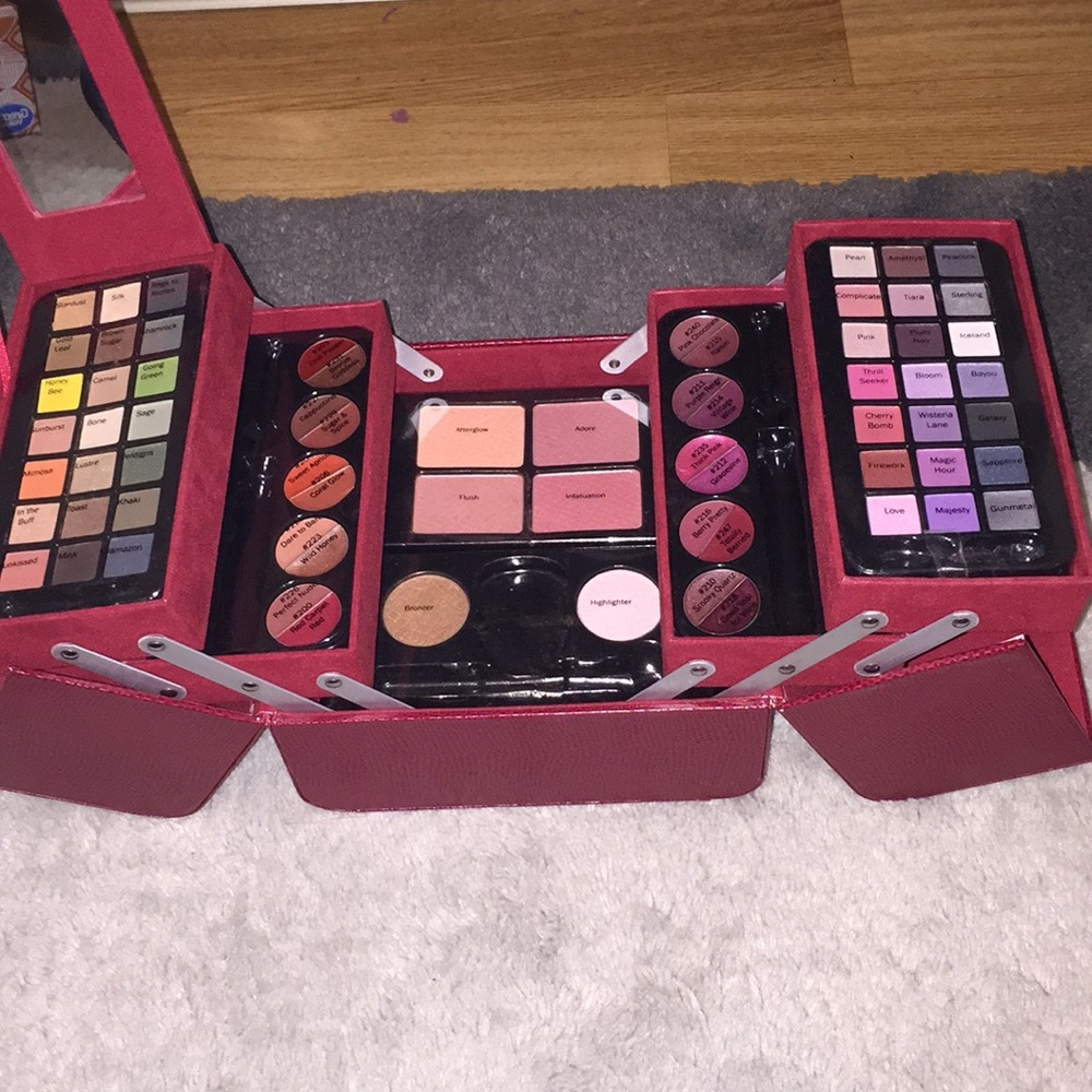 Boxed Makeup Set